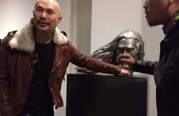 徐锦江变撞脸王,先撞雷神海王又撞圣诞老人,连动漫人物都不放过