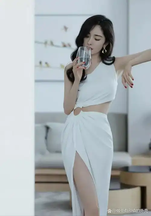 80后明星杨幂:从清纯靓丽到轻熟御女风,可谓是"纯欲天花板"