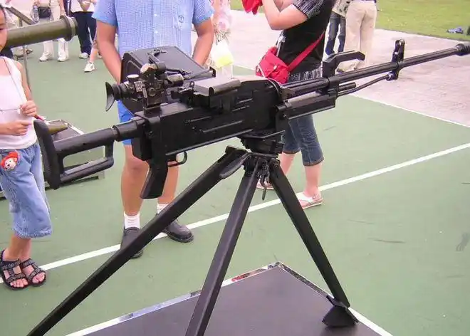 来看看这款国产的重机枪外形霸气威武威力巨大