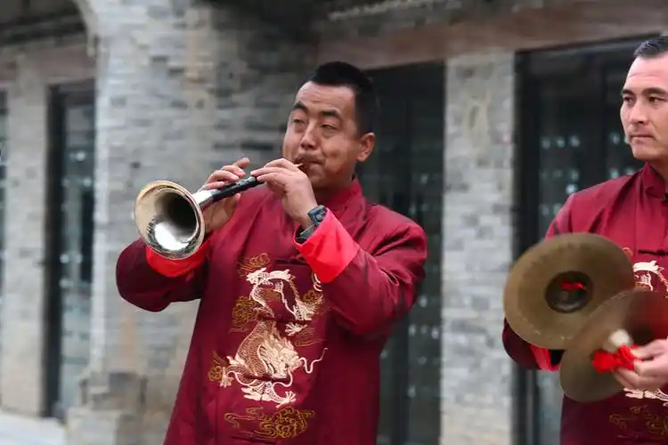 是凭着记忆言传身教的,这种口述传教的方式限制了唢呐演奏艺术的发展