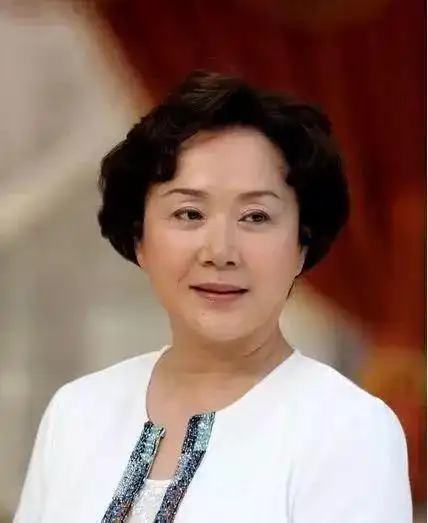 69岁"妈妈专业户"吴竞,与老公恩爱40年无绯闻,今家庭幸福