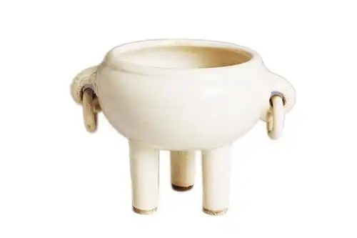 清漳州窑米色白釉双环耳瓷三足炉