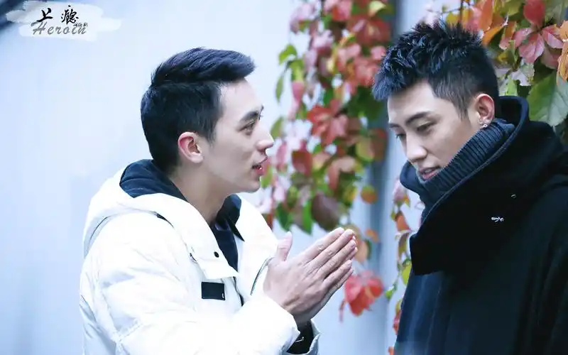 网络剧上瘾桌面壁纸