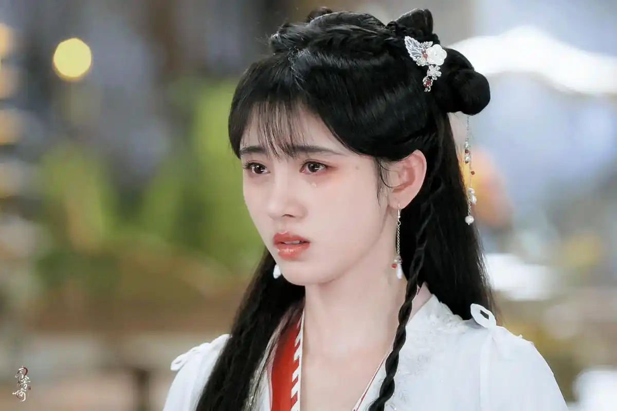 鞠婧祎一滴泪哭戏# 狠狠的虐到了[流泪]都来爱奇艺观看《花戎》