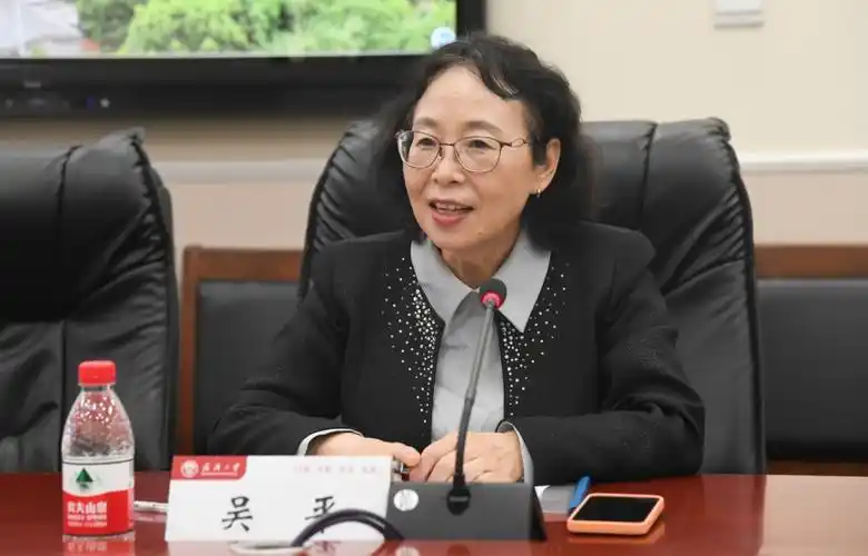 湖北省档案馆馆长刘仲初一行来院考察调研