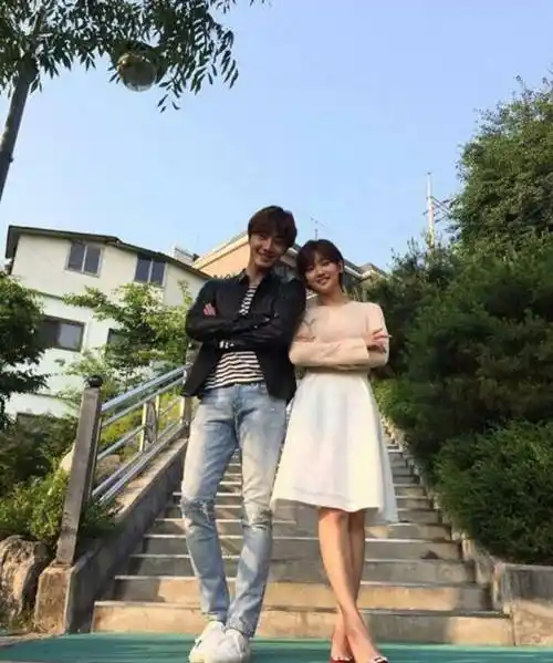 出道多年,丁一宇从未有过女朋友或约会传闻.