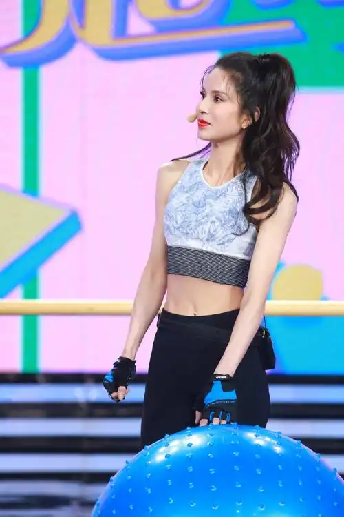 腹肌马甲线人鱼线