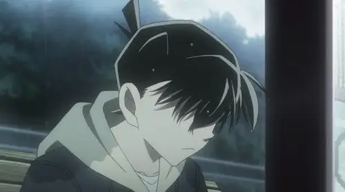 在这发呆也没什么用啊,打起精神来啊工藤新一,你可不是能沉浸在悲伤