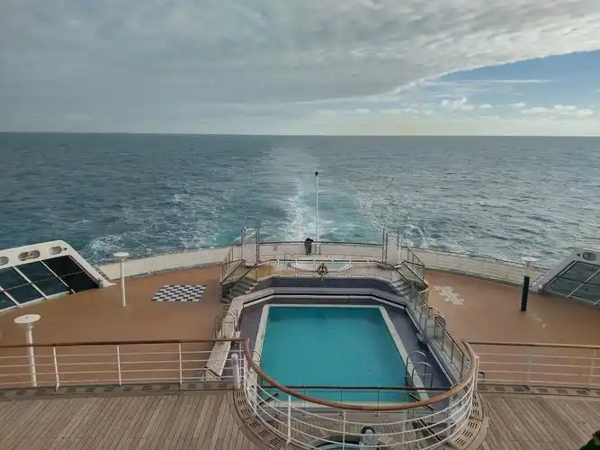 漂浮在海上的巨型奢华酒店——玛丽皇后二号邮轮