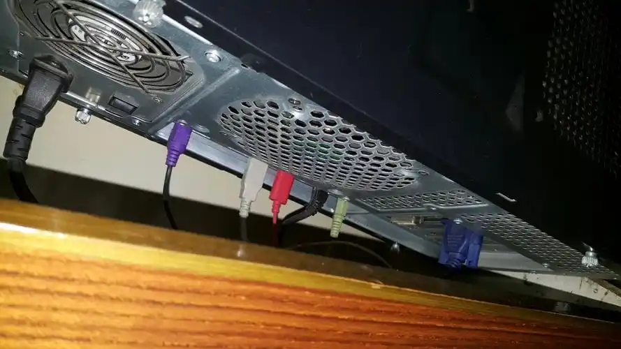 台式电脑的网线在哪