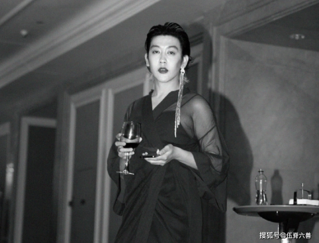 原创好好一男的为啥穿女装穿裙子的姜思达辣瞎我的眼