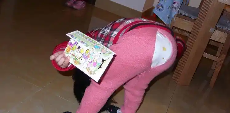 4岁以上宝宝穿开裆裤的3大隐患,尤其是女孩!