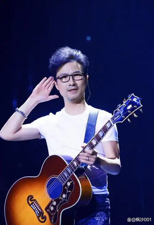 《春天里》唱出了对生活的感悟和对过去时光的怀念.