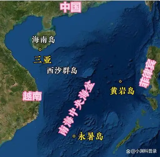 从地图上看,南海西北部有海南岛和西沙群岛,南部的南沙群岛已建成三个