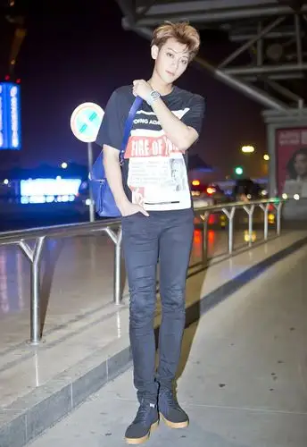 黄子韬大长腿惊呆