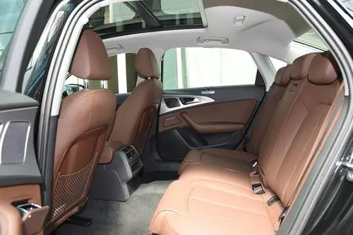 奥迪a6l座椅空间