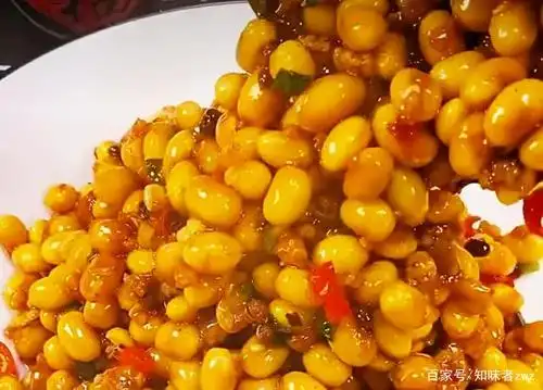 这样做的肉末炒黄豆,色香味俱全,是我家首选的下酒菜