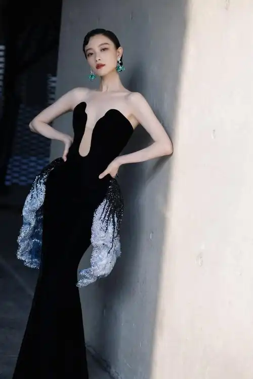 倪妮今日活动造型miss sohee 2023春夏高定礼服搭配cindy chao珠宝,裙