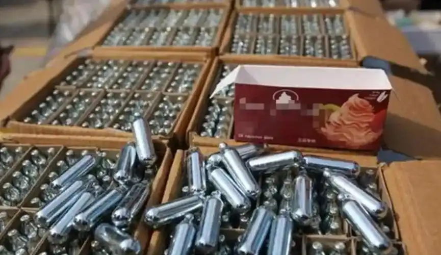 警惕这种奶油气弹千万别沾严重可致残