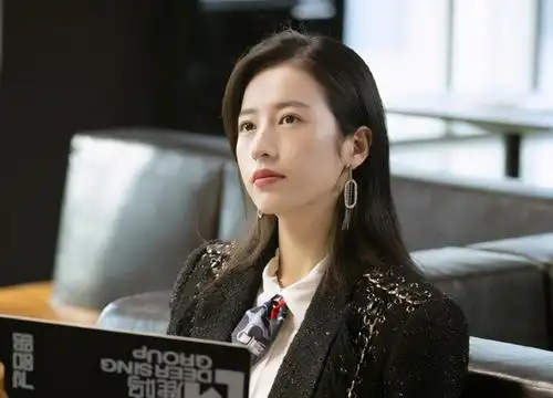 《从结婚开始恋爱》:周雨彤的霸道女总裁穿衣指南,从帅开始!