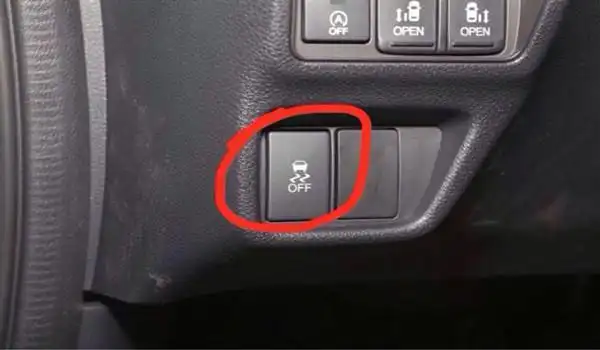 小汽车后面有两个类似于s的曲线,这个标志代表小汽车在行驶时出现了