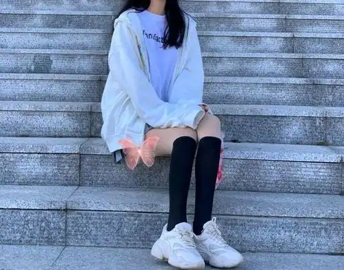 秋冬季黑色小腿袜搭配经典运动鞋女