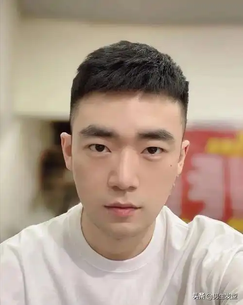 男生帅气阳光干净发型短发,男生很帅气的3款"短发"造型,2022夏天就