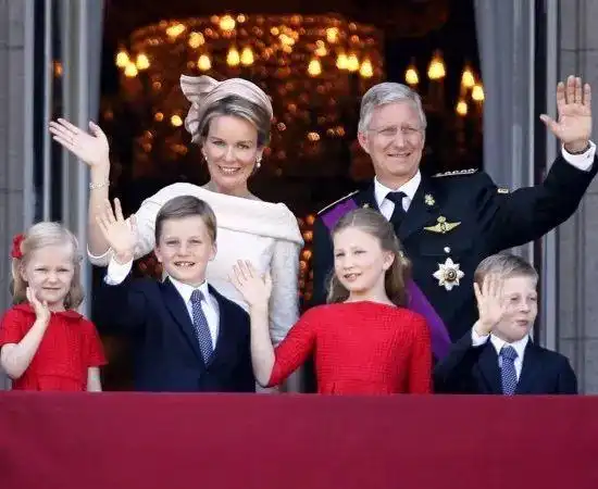 王室模范夫妻比利时国王夫妇20年来首次接受采访谈自己的婚姻和家庭