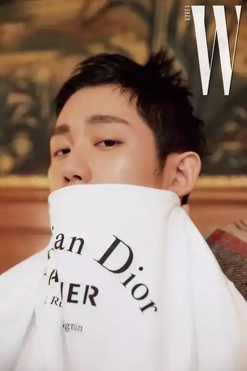 令人心跳漏拍的温柔男人味丁海寅登wkorea8月刊