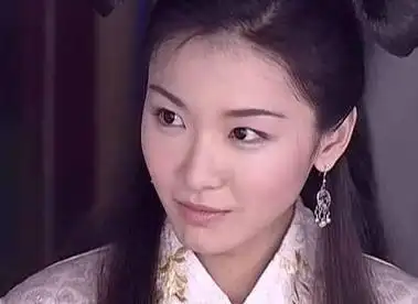 方 圆《至尊红颜》凌静任性的她在君献面前步步妥协,甘愿做个好妹妹