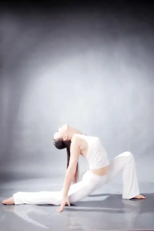 教你八式简单瑜伽基本功 让你瘦身又健身