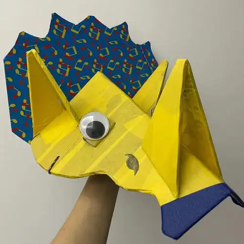 两小时就做好的三角龙帽子