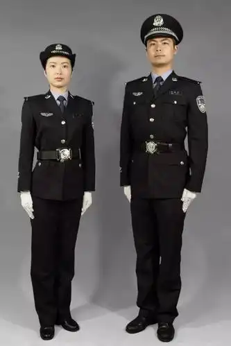 警校新生看过来为你示范人民警察警服规范穿着