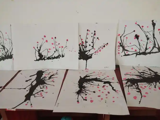 中一班美术课 【梅花】