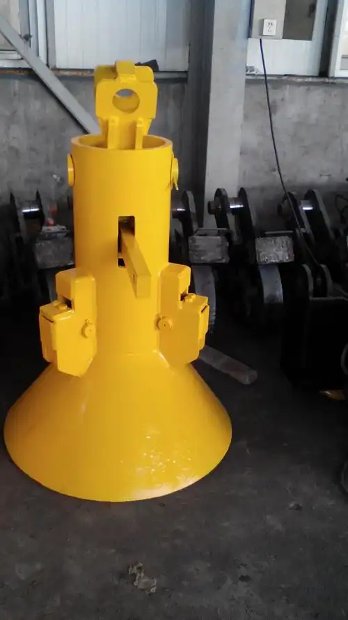 夯锤到设定高度时脱钩卷扬启动,卷扬钢绳拉动脱钩器自动脱钩 强夯组合