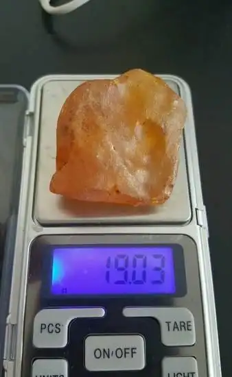 琥珀蜜蜡原石 19.03克 金绞蜜