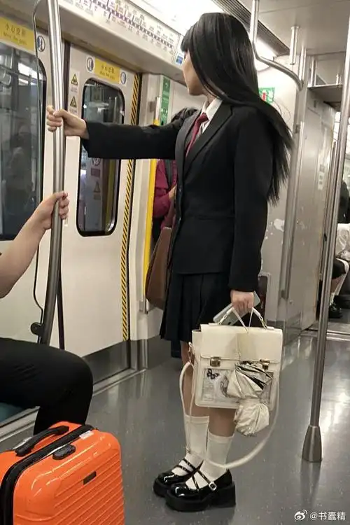 超话街拍超话北京街头摄影超话北京地铁超话cosplay超话coser超话专栏