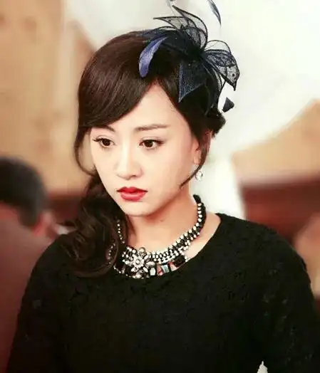 杨蓉 千金女贼 嘴不点而含丹,眉不画而横翠.