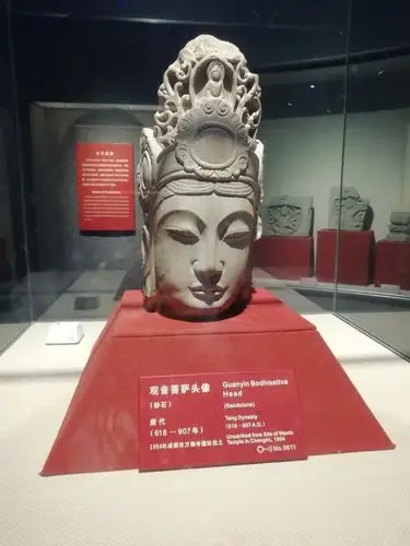 王玮宁参观四川博物馆