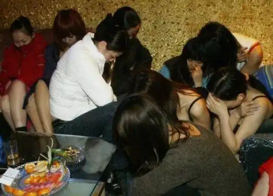 歌厅提供陪酒服务 陪侍女不够老板娘亲自上