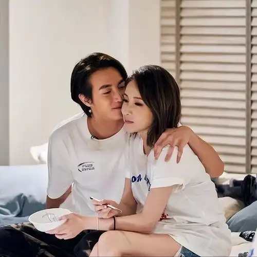 萧亚轩终认分手,黄皓被曝与女邻居闪婚,恋爱细节老婆容貌全公开-腾讯