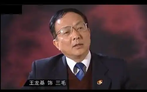 必须说一下的是,三毛长大了将是一个帅小伙,我们看王龙基18岁的照片