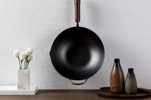 用这口铁锅,你也能像顶级厨师那样一只手颠勺!