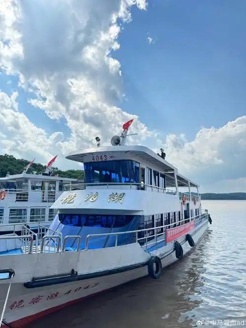 夏天的镜泊湖别有一番迷人,也是中国zui大,世界第二大高山堰塞湖