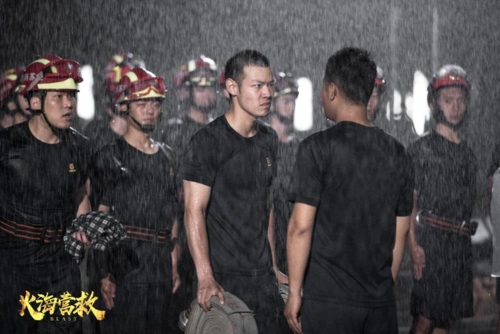 电影《火海营救》燃爽上线,热血"蓝朋友"开启超a救援