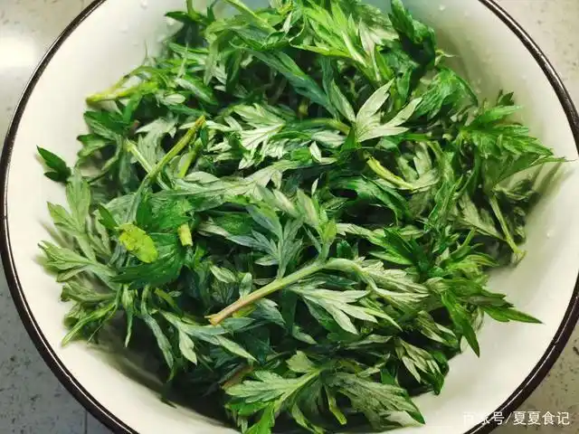 清明,这菜记得要吃,很多人不认识当路边野草,杀菌消炎好处多