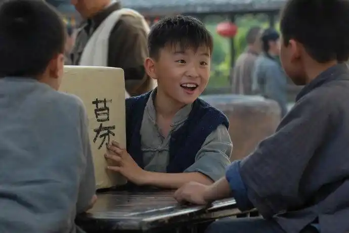 p>郑伟,2000年12月18日出生于北京市,中国内地影视男演员,就读于南京