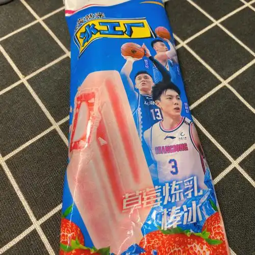 25r60冰工厂雪糕草莓炼乳好好吃