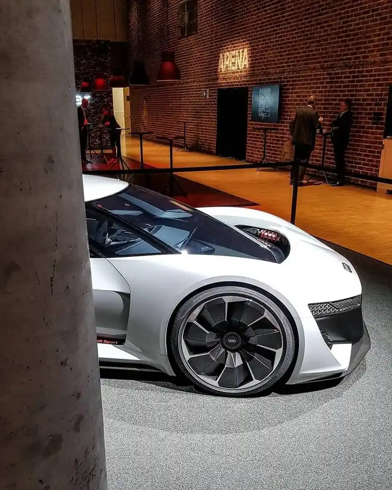 有消息称,奥迪会把pb18 e-tron概念车超级跑车量产, - 抖音
