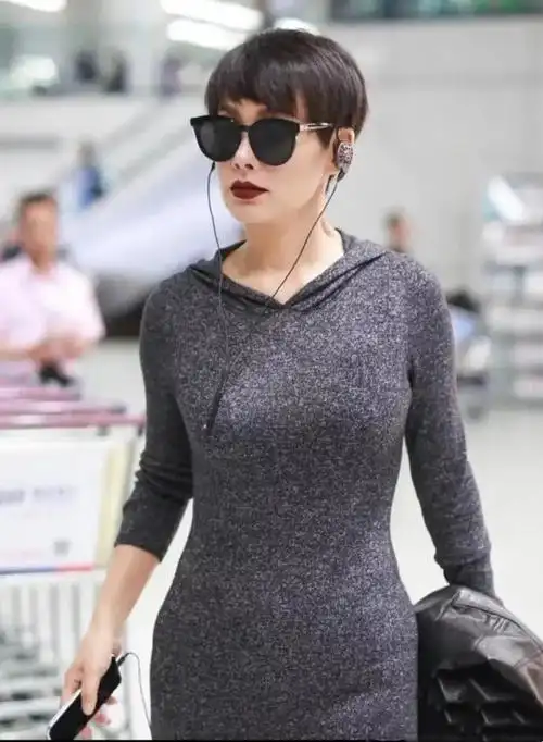 48岁宁静真够自信,穿针织裙"用力过猛",撑得这么满仍敢穿出门|明星|奇